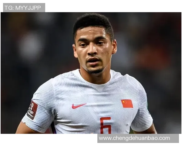 某足球球星因言辞激烈爆粗口 引发舆论热议 争议不断